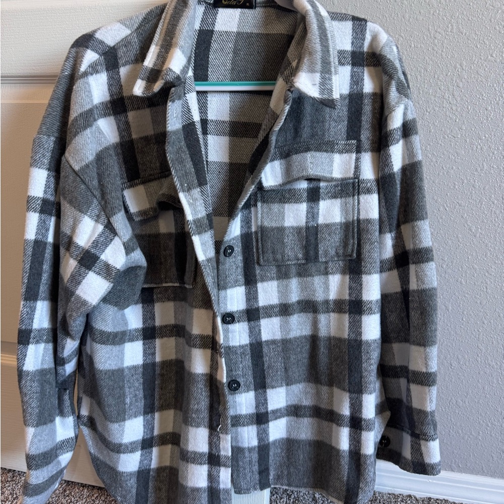 Women's Checkered Utility Jacket in Gray and White